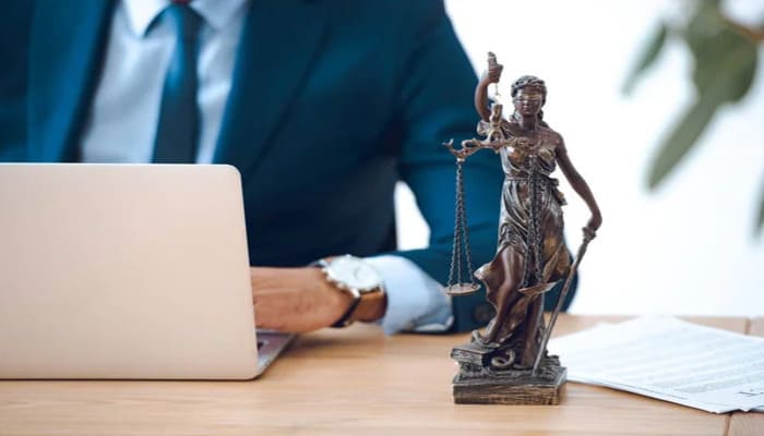 Робота адвоката - скільки заробляють адвокати в Україні?